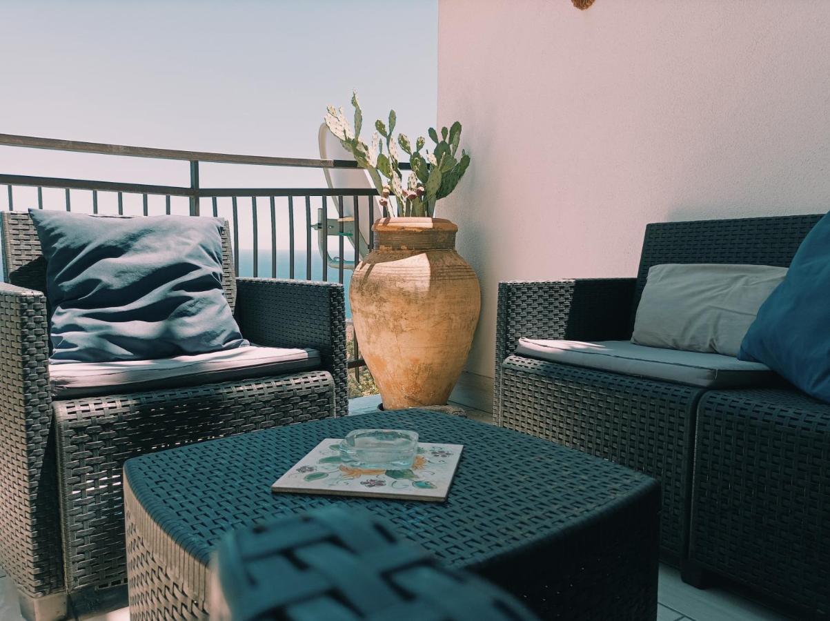 Al Bajah Loft Monovano Con Requisiti Hotel Taormina Zewnętrze zdjęcie
